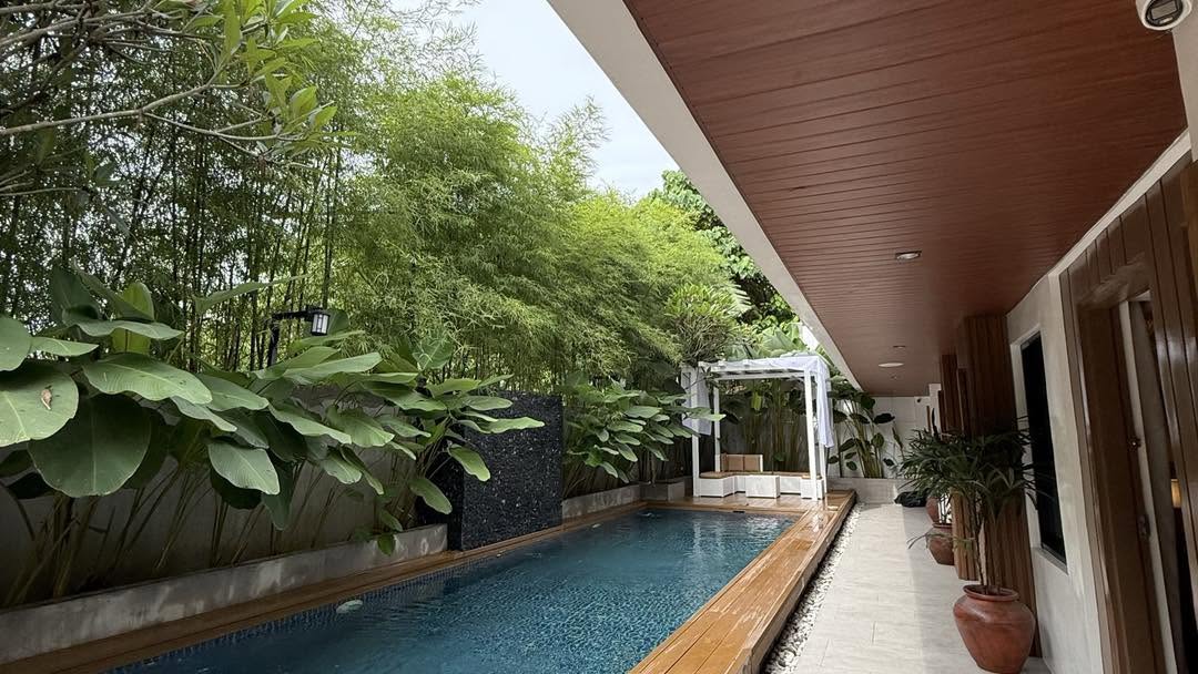 Tropical Hotel Architecture & Entrance